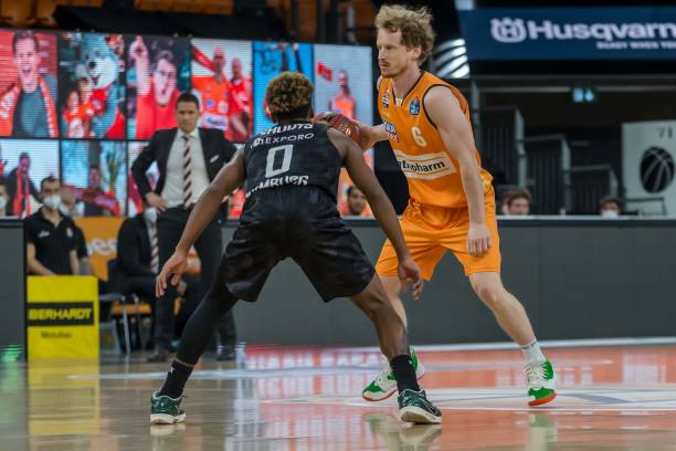 不勒斯方面 不勒斯方面